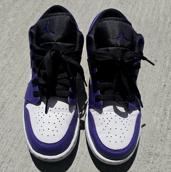 Nike Air Jordan 1 Low Purple - Picture 2 of 5
